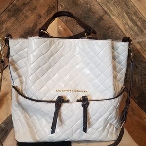 Beautiful like new Large Dooney & Bourke bag